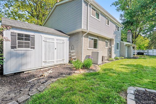 6275 Westmoor Drive, Shelby Charter Township, MI 48316