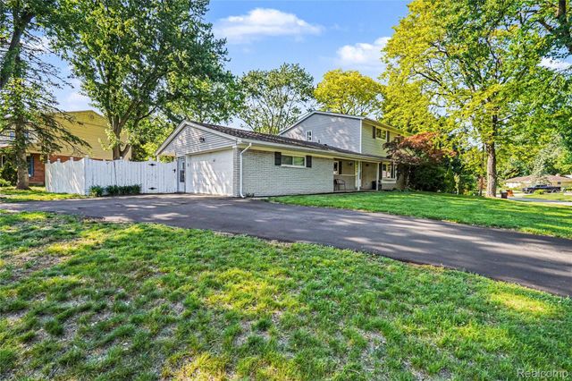 6275 Westmoor Drive, Shelby Charter Township, MI 48316