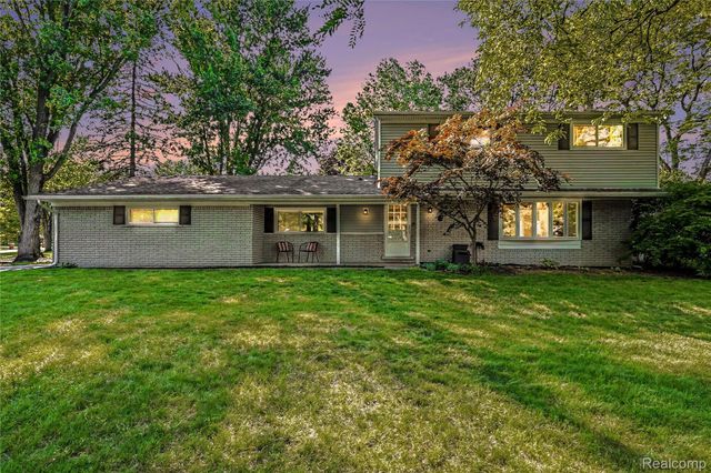 6275 Westmoor Drive, Shelby Charter Township, MI 48316