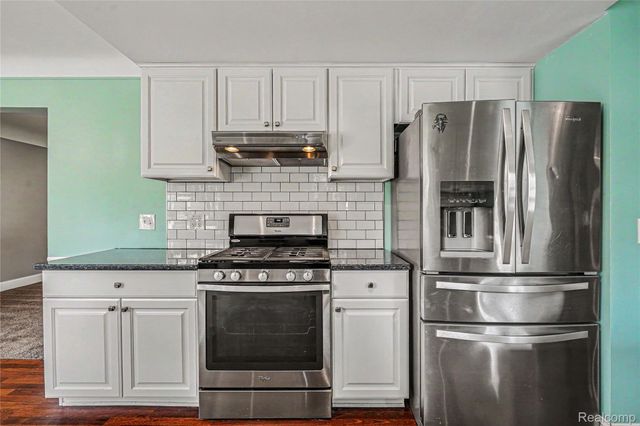 6275 Westmoor Drive, Shelby Charter Township, MI 48316
