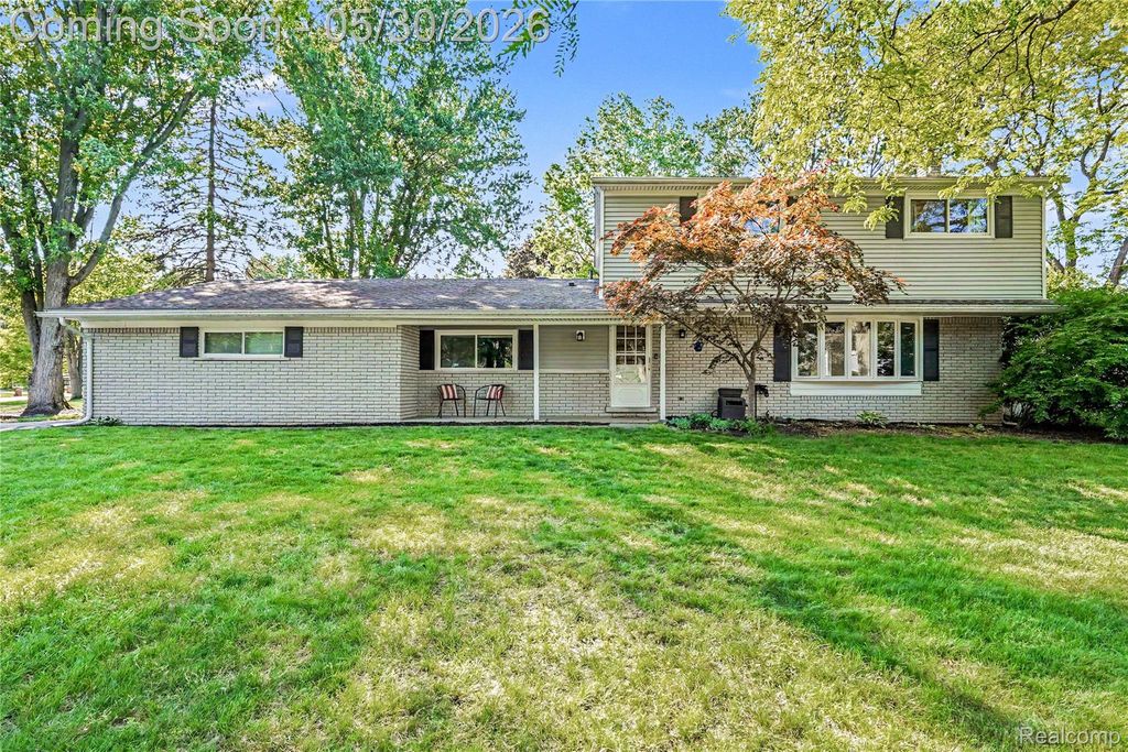 6275 Westmoor Drive, Shelby Charter Township, MI 48316