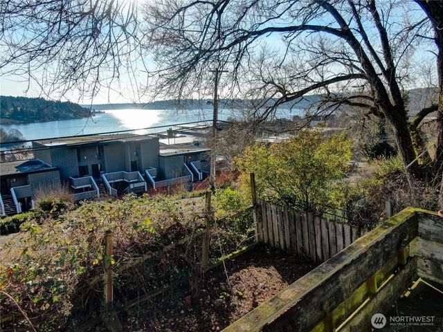 6330 NE 181st Street, Kenmore, WA 98028