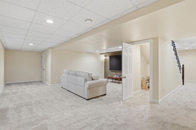 275 Honey Tree Way, Ann Arbor, MI 48103
