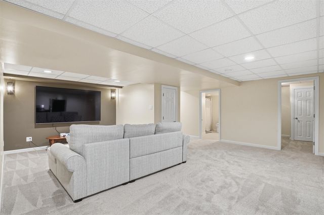 275 Honey Tree Way, Ann Arbor, MI 48103