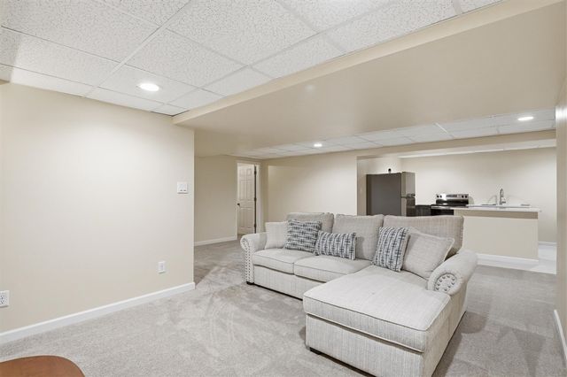 275 Honey Tree Way, Ann Arbor, MI 48103