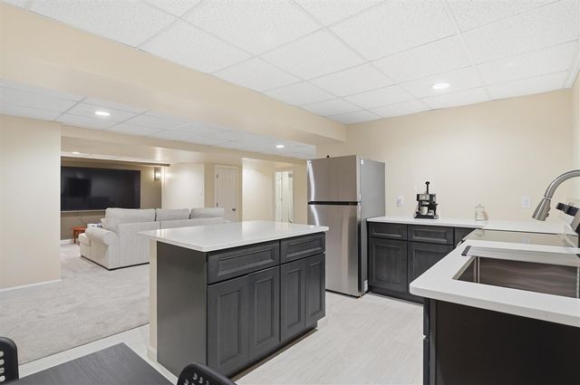 275 Honey Tree Way, Ann Arbor, MI 48103