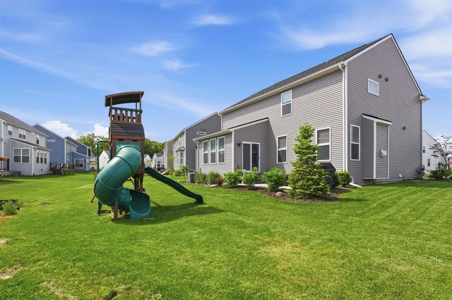 275 Honey Tree Way, Ann Arbor, MI 48103
