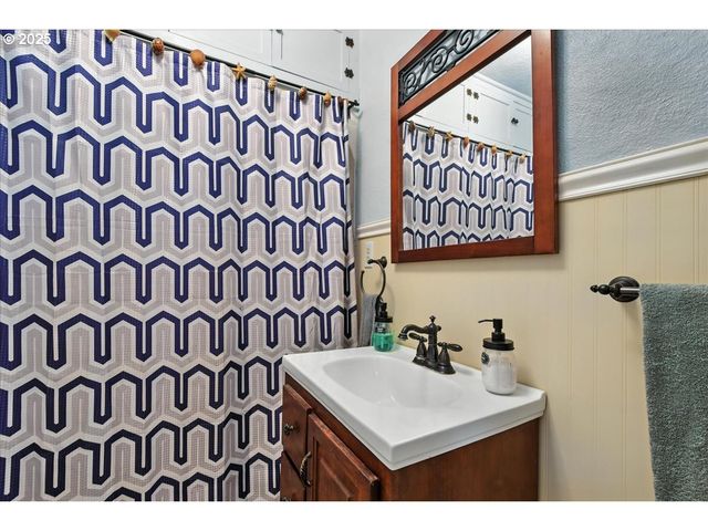 3813 V St, Vancouver, WA 98663