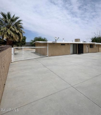 8038 Hemlock Avenue, California City, CA 93505