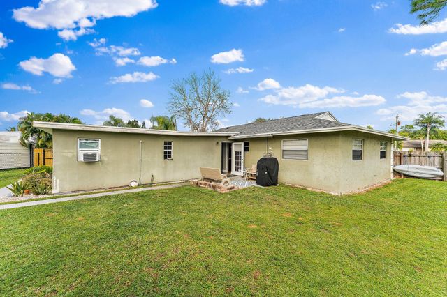 5854 SE Orange Blossom Trail, Hobe Sound, FL 33455