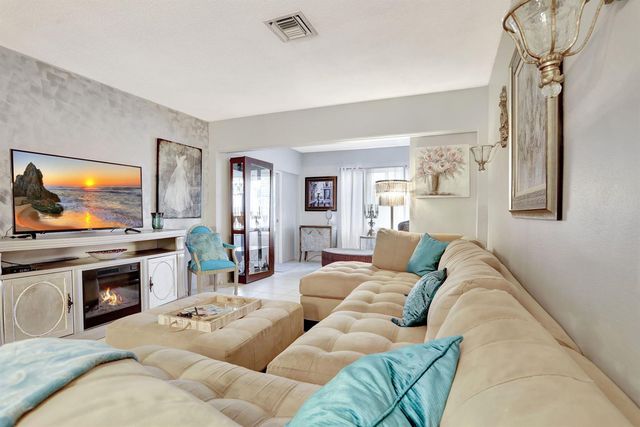 2131 NE 42nd Court 210e, Lighthouse Point, FL 33064