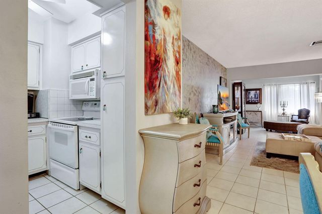 2131 NE 42nd Court 210e, Lighthouse Point, FL 33064