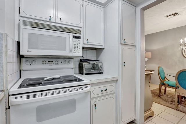 2131 NE 42nd Court 210e, Lighthouse Point, FL 33064