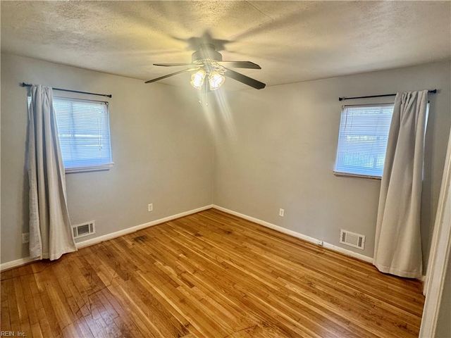 4705 Nuttfield LN, Virginia Beach, VA 23455