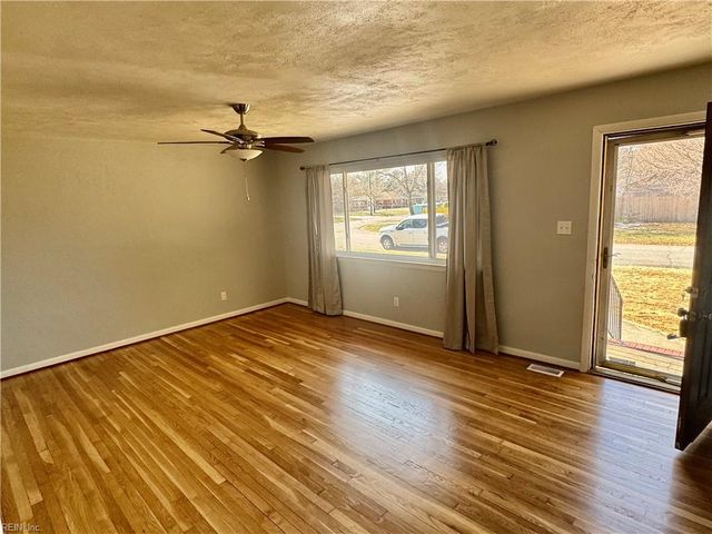 4705 Nuttfield LN, Virginia Beach, VA 23455