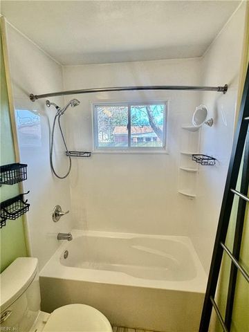 4705 Nuttfield LN, Virginia Beach, VA 23455