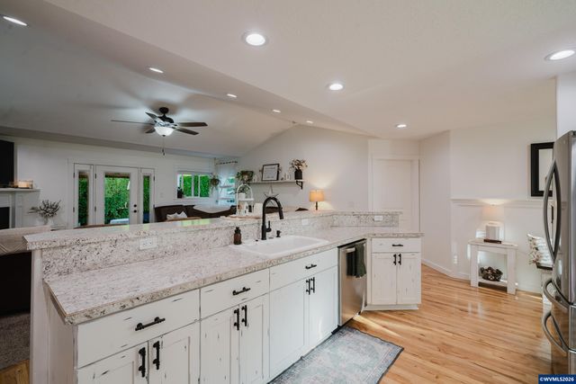 523 NW Harold St, Sublimity, OR 97385