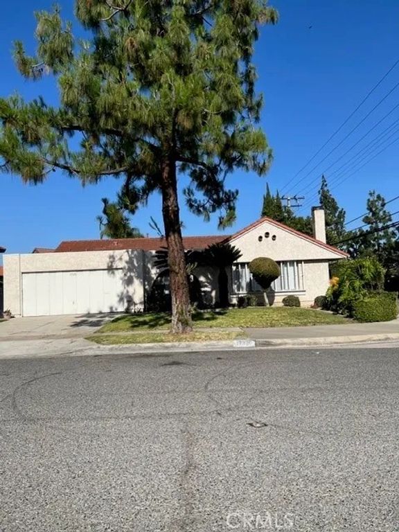 17320 Mapes Avenue, Cerritos, CA 90703