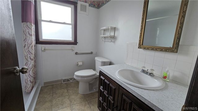 182 Woodcrest Drive, Amherst, NY 14226