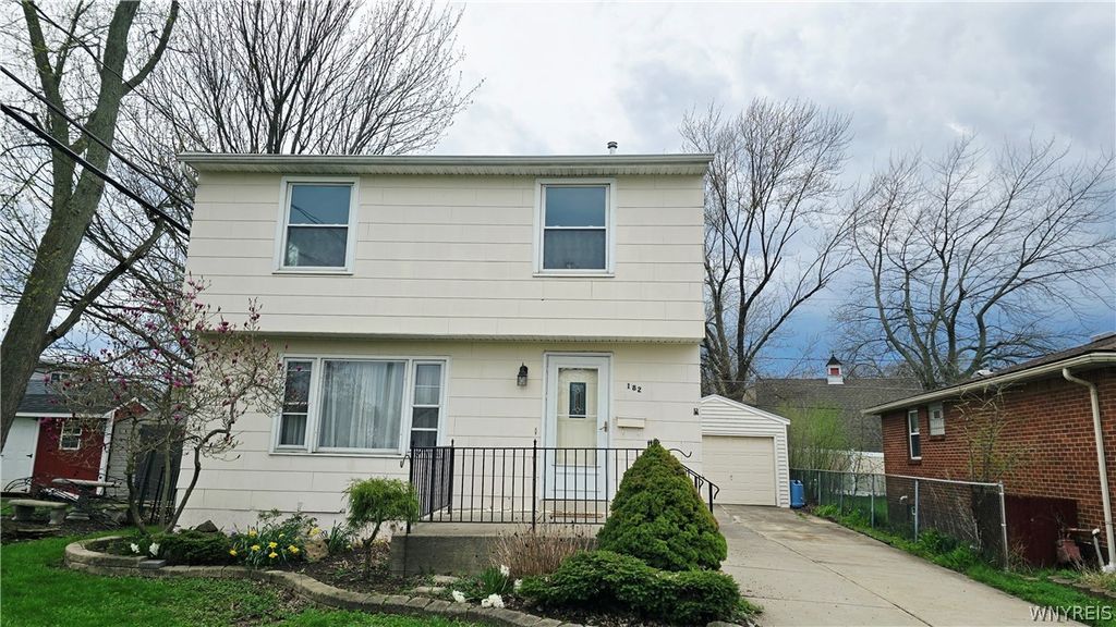 182 Woodcrest Drive, Amherst, NY 14226