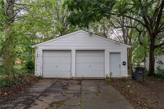 1594 Victoria Avenue, Lakewood, OH 44107