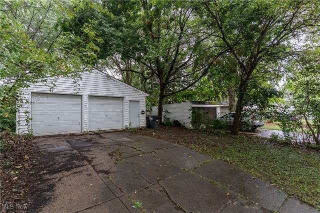 1594 Victoria Avenue, Lakewood, OH 44107