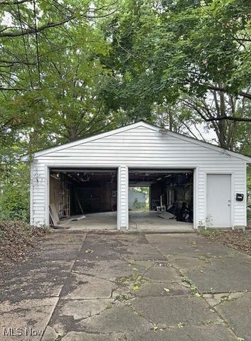 1594 Victoria Avenue, Lakewood, OH 44107