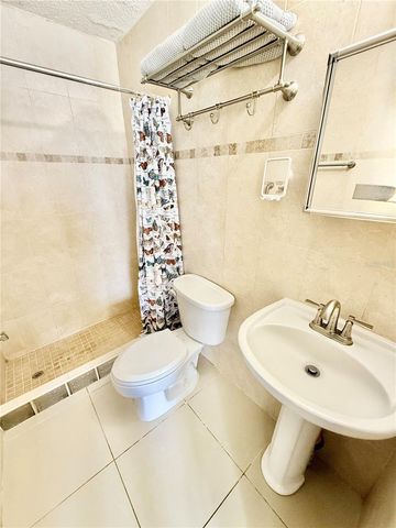 6471 ISLA VERDE 608, Carolina, PR 00979