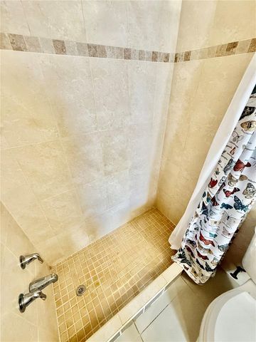 6471 ISLA VERDE 608, Carolina, PR 00979