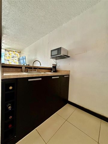 6471 ISLA VERDE 608, Carolina, PR 00979