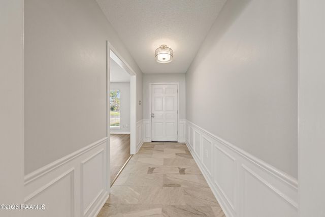 408 Woodvale Avenue, Lafayette, LA 70503