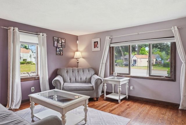 31 Herrick Rd, Peabody, MA 01960
