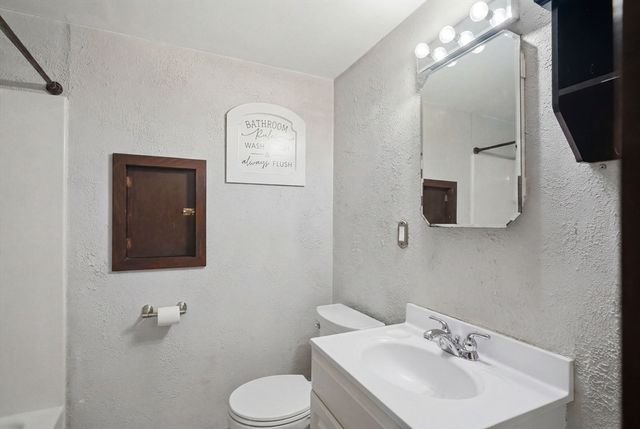 31 Herrick Rd, Peabody, MA 01960