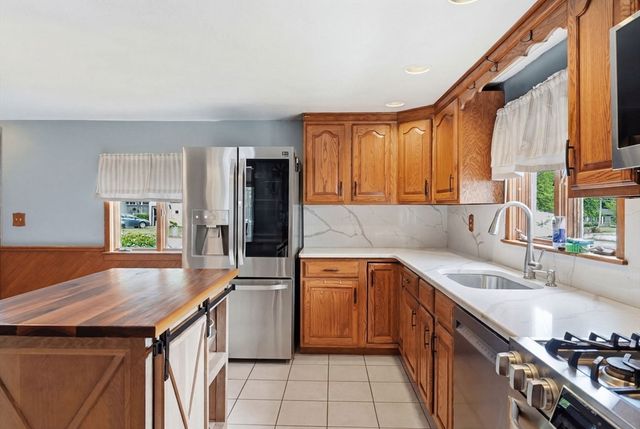31 Herrick Rd, Peabody, MA 01960