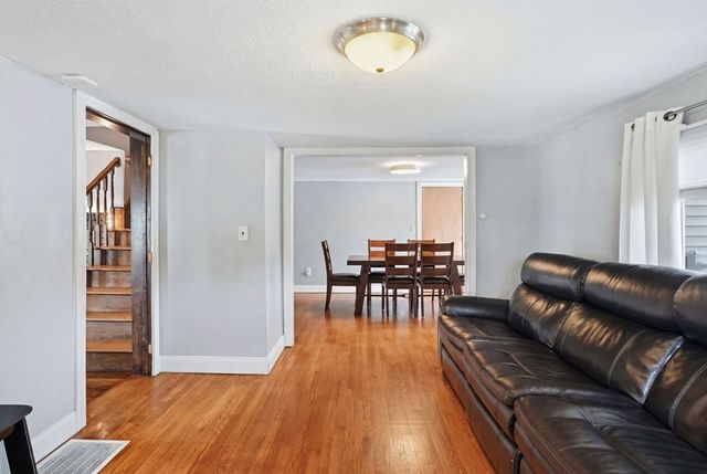 31 Herrick Rd, Peabody, MA 01960