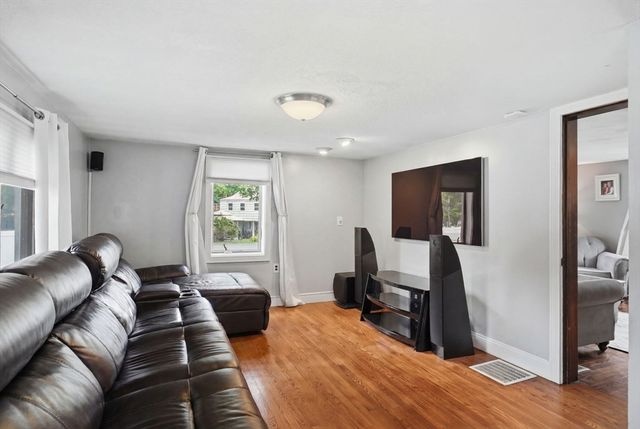 31 Herrick Rd, Peabody, MA 01960