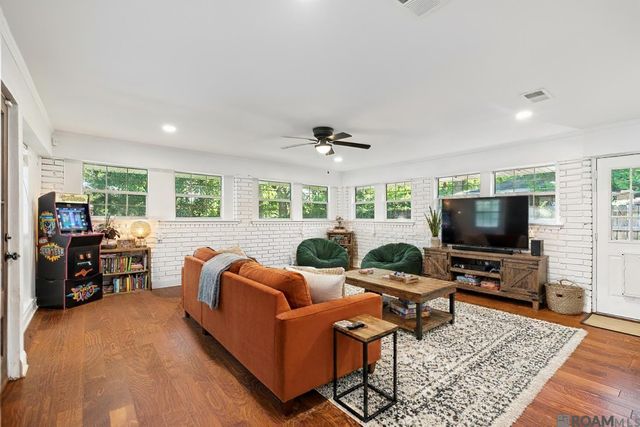 1343 Crescent Dr, Baton Rouge, LA 70806