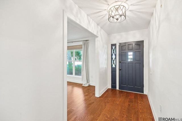 1343 Crescent Dr, Baton Rouge, LA 70806