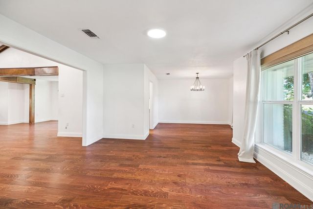 1343 Crescent Dr, Baton Rouge, LA 70806