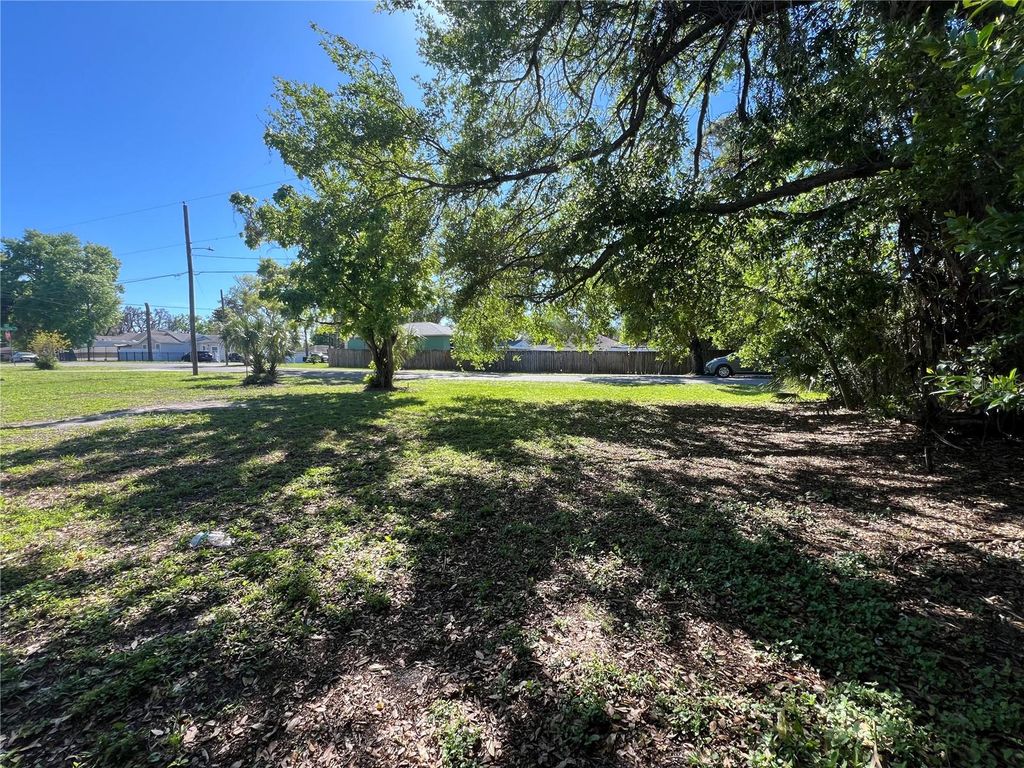 Image 3 of property listing at 10105 N 16 STREET, Tampa, FL 33612