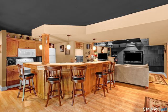 4 Bishop Road, Oxford, CT 06478