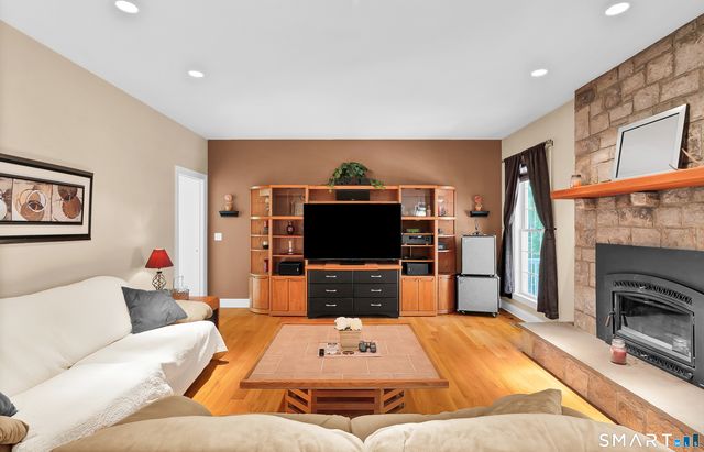 4 Bishop Road, Oxford, CT 06478