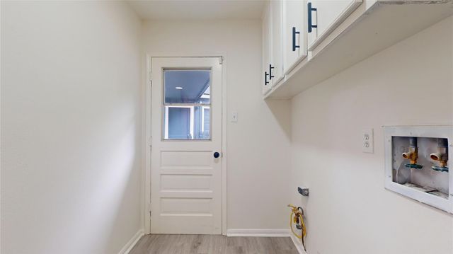 811 Devonport Lane, Seabrook, TX 77586