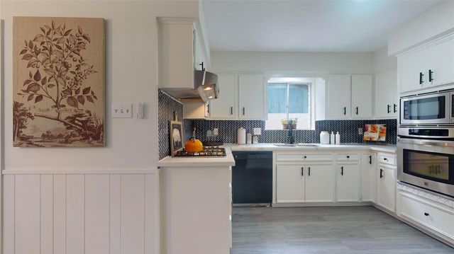 811 Devonport Lane, Seabrook, TX 77586