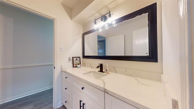 811 Devonport Lane, Seabrook, TX 77586