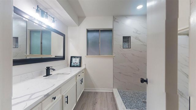 811 Devonport Lane, Seabrook, TX 77586