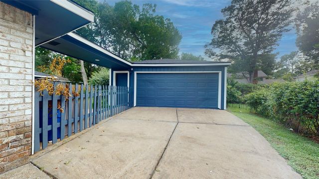 811 Devonport Lane, Seabrook, TX 77586