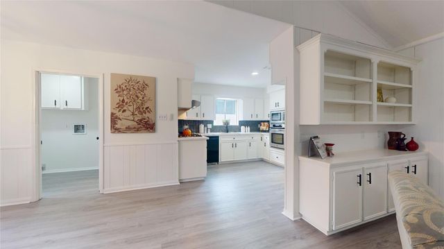 811 Devonport Lane, Seabrook, TX 77586