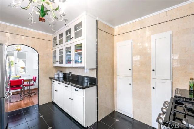 2431 S Holt, Los Angeles, CA 90034