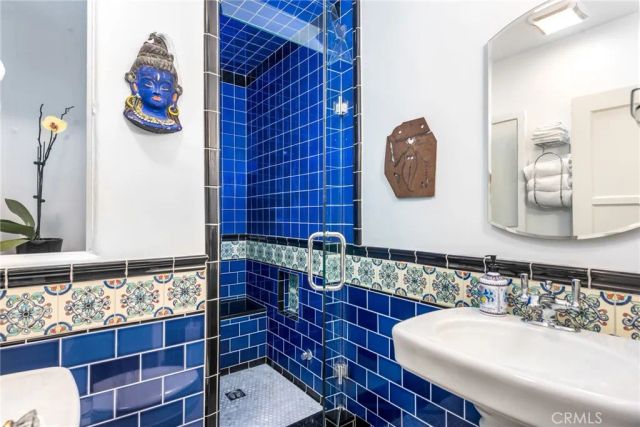 2431 S Holt, Los Angeles, CA 90034